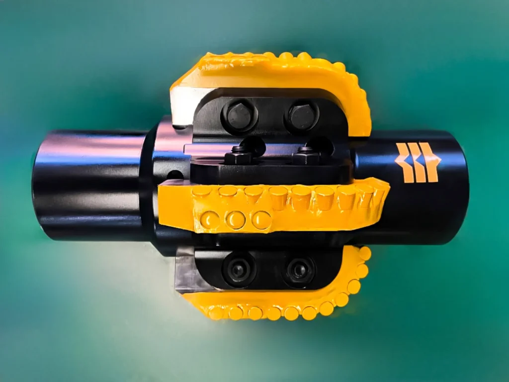 Replaceable wing PDC reamer