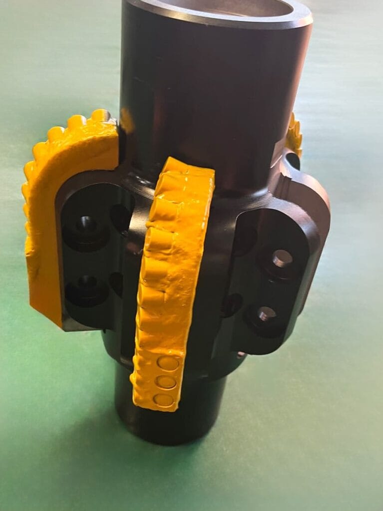 bolt-on PDC wing on HDD reamer detail